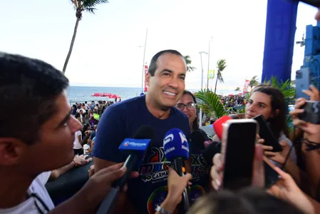 BRUNO REIS DIZ QUE CARNAVAL DE SALVADOR É O MELHOR DO PAÍS: 'AS OUTRAS DEVEM ESTAR DISPUTANDO A SEGUNDA POSIÇÃO'