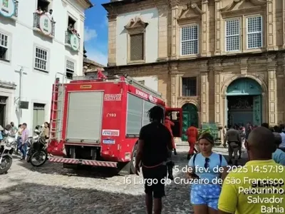PARTE DO TETO DA IGREJA DE SÃO FRANCISCO DE ASSIS DESABA NO CENTRO HISTÓRICO DE SALVADOR DEIXANDO CINCOS FERIDOS E UMA MORTE