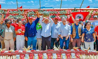 LULA ENTREGA MAIS DE 12 MIL LOTES DE TERRAS DA REFORMA AGRÁRIA