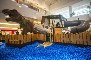 MUNDO JURÁSSICO INVADE SHOPPING DA BAHIA