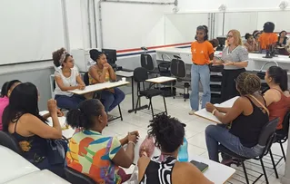 MÃES ATÍPICAS PARTICIPAM DE CURSO GRATUITO DE TRANÇAS AFRO EM SALVADOR