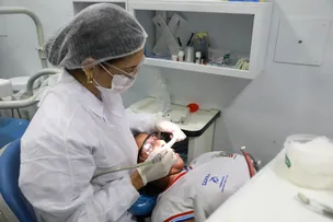 ODONTOMÓVEL LEVA SAÚDE BUCAL PARA ESTUDANTES DA REDE ESTADUAL