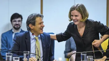 GLEISI LIGA PARA HADDAD APÓS SER ANUNCIADA MINISTRA