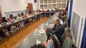JOVENS DE DIVERSOS PAÍSES ESTÃO NA BAHIA PARA CURSO SOBRE O BRICS+, COM EXPERIÊNCIA TURÍSTICA