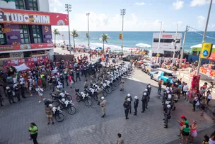 MAIS DE 200 POLICIAIS ATUAM NA SEGURANÇA DO ARRASTÃO DA QUARTA-FEIRA DE CINZAS