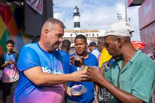 BLOQUINHO DO GORDINHO: VEREADOR DISTRIBUI 2 MIL KITS DE CAFÉ DA MANHÃ À AMBULANTES NO CARNAVAL