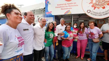 JERÔNIMO RODRIGUES ACOMPANHA TRABALHO EM UMA DAS CENTRAIS DE CATADORES DE RECICLÁVEIS NO CARNAVAL DE SALVADOR