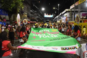 TRIO PIPOCA DAS PRETAS EXALTA PROTAGONISMO NEGRO E COMBATE AO RACISMO NO CARNAVAL