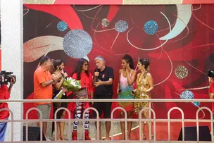 LUIZ CALDAS RECEBE TROFÉU BAND FOLIA PELO CONJUNTO DA SUA OBRA, POUCO ANTES DE SUBIR AO PALCO DO CAMAROTE