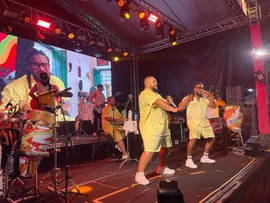 FILHOS DE JORGE ANIMA FOLIÕES NO ÚLTIMO DIA DO CARNAVAL DE ITAPARICA