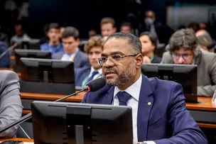 DEPUTADO COMEMORA APROVAÇÃO DE PROJETO QUE BENEFICIA PAIS E MÃES ATÍPICOS
