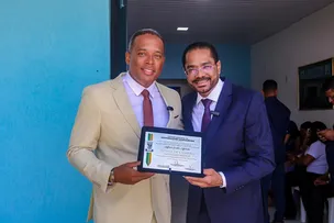 MARCIO MARINHO RECEBE TÍTULO DE CIDADÃO MANGABEIRENSE