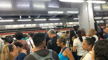ESTAÇÃO DE METRÔ DE SALVADOR REGISTRA SUPERLOTAÇÃO E TUMULTO NA MANHÃ DESTA TERÇA-FEIRA (18)