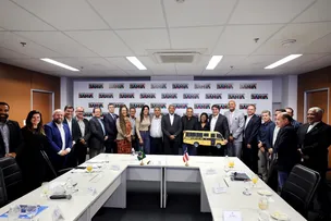 GOVERNO DO ESTADO ANUNCIA NOVOS INVESTIMENTOS E ENTREGA ÔNIBUS ESCOLAR PARA MATA DE SÃO JOÃO