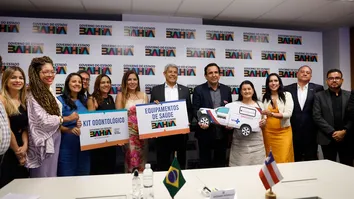 JERÔNIMO SE REÚNE COM PREFEITO DE SANTA MARIA DA VITÓRIA E ENTREGA VEÍCULO E EQUIPAMENTOS PARA SAÚDE