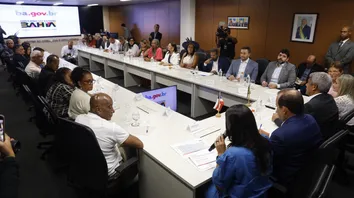 GOVERNADOR JERÔNIMO RODRIGUES SANCIONA LEI QUE GARANTE REAJUSTE SALARIAL PARA PROFESSORES DA REDE ESTADUAL