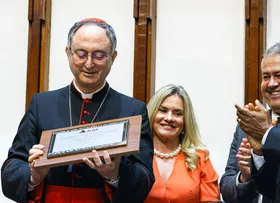 PRESIDENTE IVANA BASTOS ENTREGA TÍTULO DE CIDADÃO BAIANO AO ARCEBISPO PRIMAZ DO BRASIL