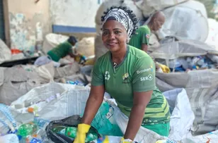 CATADORES DE RESÍDUOS GERAM RENDA E DESEMPENHAM PAPEL FUNDAMENTAL PARA A RECICLAGEM