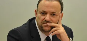 DIVISÃO NO PT SE INTENSIFICA E GRUPO DE LULA COGITA LANÇAR CANDIDATO ALTERNATIVO