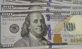 DÓLAR DISPARA E FECHA ACIMA DE R$ 5,06
