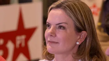 GLEISI DESTACA ISENÇÃO DO IR ATÉ R$ 5 MIL COMO PRIORIDADE