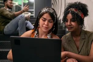 BANCOS E SINDICATOS DE BANCÁRIOS OFERECEM 3.100 BOLSAS DE ESTUDO PARA MULHERES NA ÁREA DE TECNOLOGIA