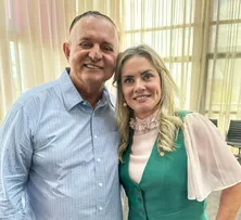 ADOLFO MENEZES NEGA MAL-ESTAR COM IVANA BASTOS APÓS AUSÊNCIA EM POSSE