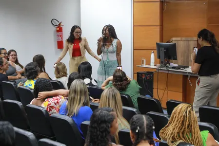 SEMGE PROMOVE ATIVIDADE ESPECIAL EM RECONHECIMENTO ÀS SERVIDORAS MUNICIPAIS