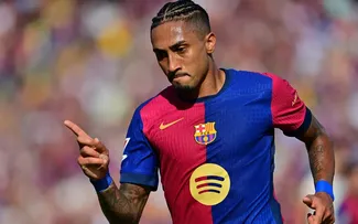 AL-HILAL OFERECE R$ 1,1 BILHÃO A RAPHINHA, DO BARCELONA, DIZ JORNAL