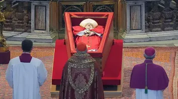 RITO DE FECHAMENTO DO CAIXÃO DO PAPA OCORRE NESTA SEXTA-FEIRA (25)