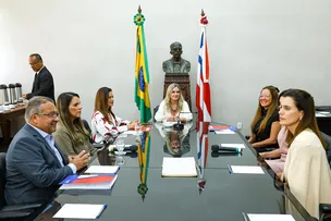 IVANA BASTOS ASSINA PARCERIAS PARA INSTALAÇÃO DE ESCOLAS DO LEGISLATIVO NAS 417 CÂMARAS MUNICIPAIS DA BAHIA