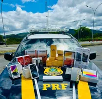 PRF APREENDE CRACK, CIGARROS ELETRÔNICOS E CELULARES EM ÔNIBUS INTERESTADUAL NA BR-116, EM JEQUIÉ (BA)