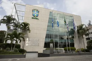 CBF PRECISA MUDAR ESTATUTO PARA LIBERAR CAMISA VERMELHA DA SELEÇÃO