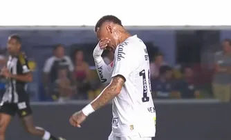 NEYMAR SENTE NOVA LESÃO E É SUBSTITUÍDO EM JOGO DO SANTOS