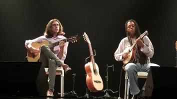 JULIO CALDAS E EDUARDO BRANDÃO REALIZAM APRESENTAÇÃO DE CHORINHO NA VARANDA DO SESI RIO VERMELHO
