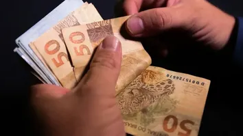 GOVERNO LULA DISCUTE NOVO VALOR DO SALÁRIO MÍNIMO; VEJA AQUI