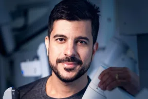 MORTE DO EX-JOGADOR LEANDRO DOMINGUES ACENDE ALERTA PARA O CÂNCER DE TESTÍCULO