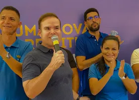 ‘DÉBORA JÁ MOSTRA QUE SERÁ A MAIOR E MELHOR PREFEITA DE LAURO DE FREITAS’, DIZ CACÁ LEÃO