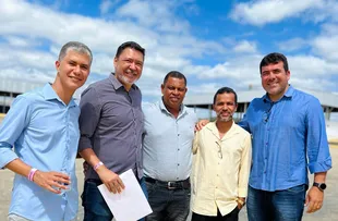 PREFEITO ÁTILA ENTREGA PACOTE DE DEMANDAS ESTRATÉGICAS AO GOVERNADOR JERÔNIMO RODRIGUES