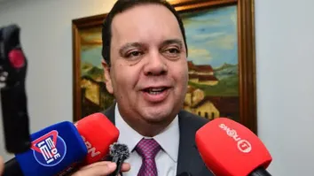 ELMAR NASCIMENTO DIZ QUE UNIÃO BRASIL ESTÁ DIVIDIDO E NÃO GARANTE APOIO A LULA EM 2026