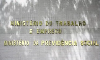 MÉDICOS PERITOS DO INSS VOLTAM AO TRABALHO