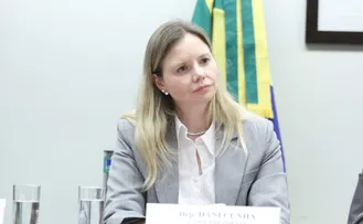 PROJETO CRIMINALIZA USO DE CELULAR NA CABINE DE VOTAÇÃO