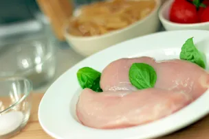 EXPORTAÇÕES DE CARNE DE FRANGO AVANÇAM 13,8% EM MARÇO