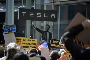 LUCRO DA TESLA TEM QUEDA DE 71% EM MEIO À ATUAÇÃO POLÍTICA DE ELON MUSK