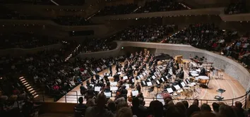 NEOJIBA É OVACIONADA NA EUROPA EM APRESENTAÇÃO HISTÓRICA NA ELBPHILHARMONIE