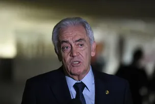 OTTO ALENCAR CRITICA FOCO EXCESSIVO NA SUCESSÃO POLÍTICA E DEFENDE FIM DA REELEIÇÃO NO BRASIL
