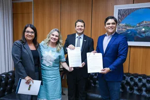 PRESIDENTE DA ALBA RECEBE PROJETO DE LDO 2025, QUE PROJETA R$ 72 BILHÕES EM RECEITA E CRESCIMENTO DE 3% NO PIB