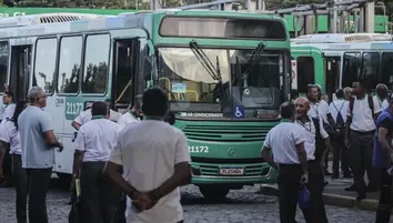 REUNIÃO ENTRE RODOVIÁRIOS E EMPRESÁRIOS TERMINA SEM ACORDO E MOVIMENTO GREVISTA SEGUE