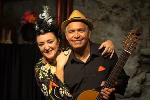 RITA ASSEMANY APRESENTA 'CHIQUITA COM DENDÊ' NO TEATRO DE BOLSO VILLAS BOULEVARD