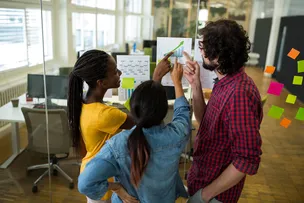 DESENVOLVIMENTO DE EQUIPES IMPULSIONA RESULTADOS POSITIVOS NAS EMPRESAS